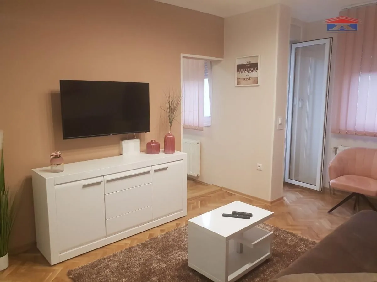 Izdavanje, jednosoban stan, 42m², Novi Sad, Srbija