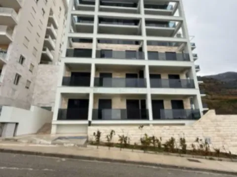 Sale, one bedroom apartment, 38m², Bečići, Budva - image 1