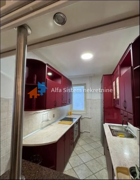 Izdavanje, četvorosoban stan, 120m², Savski Venac, Beograd