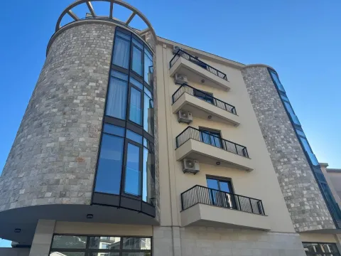Rent, one bedroom apartment, 62m², Bečići, Budva - image 20