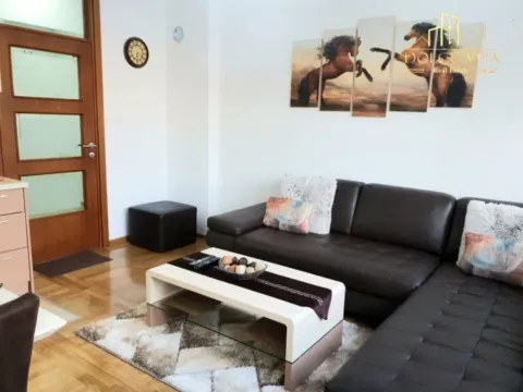 Izdavanje, jednosoban stan, 36m2, Centar, Cetinje Izdavanje, jednosoban stan, 36m2, Centar, Cetinje
