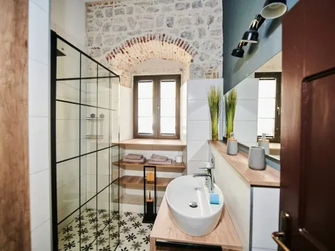 Prodaja, dvosoban stan, 129m², Dobrota, Kotor - image 15