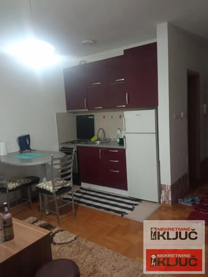 Izdavanje, garsonjera, 25m², Centar, Novi Sad