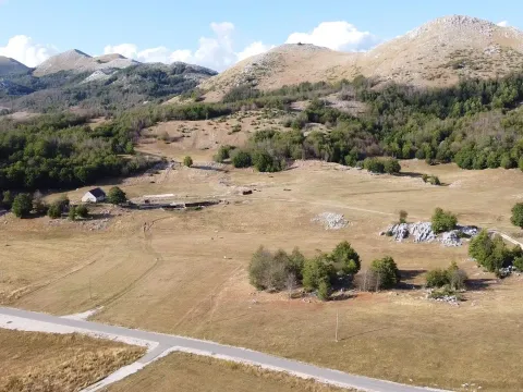 Zemljište in Krnovo