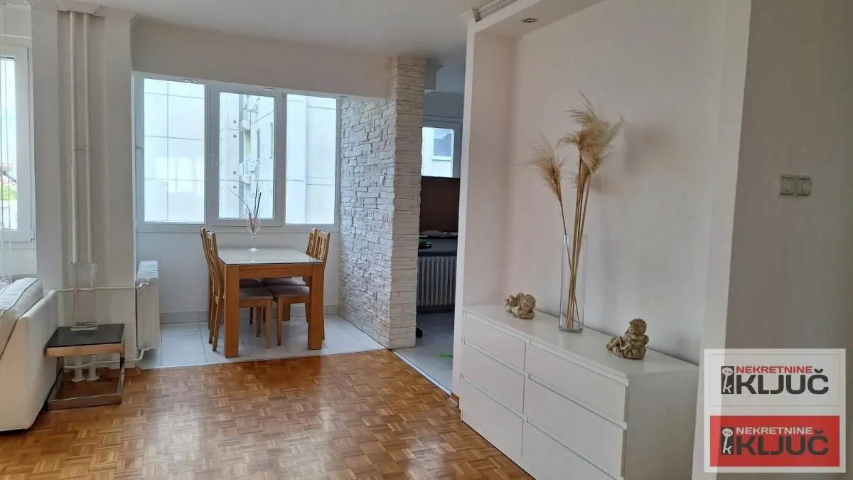 Prodaja, dvosoban stan, 60m², Bulevar Oslobodjenja, Novi Sad Sve Podlokacije