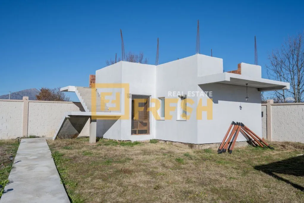 Prodaja, kuća, 250m², Ostalo, Podgorica