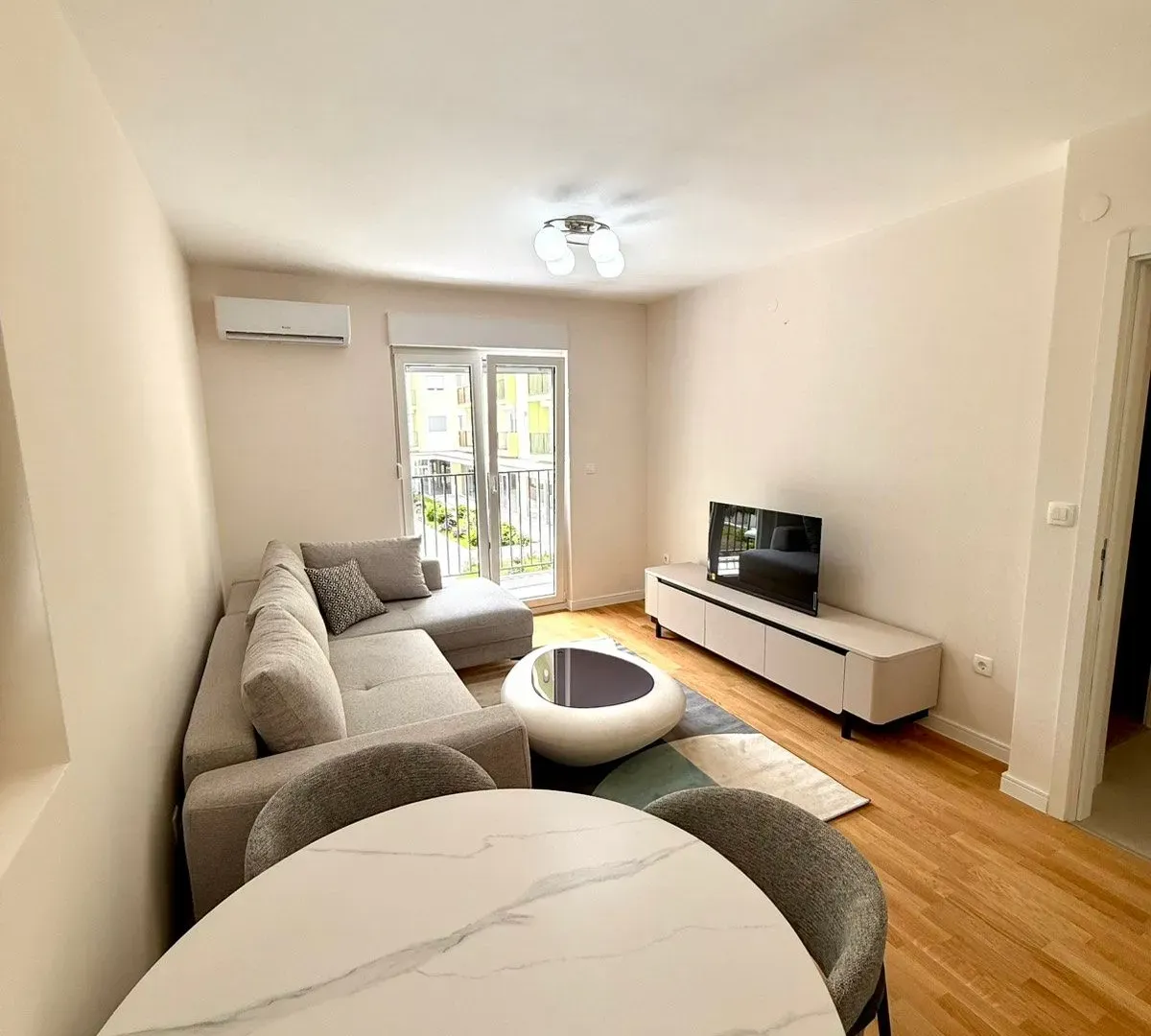 Rent, one bedroom apartment, 42m², Pobrežje, Podgorica