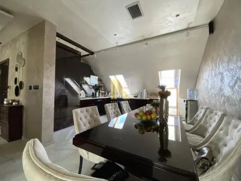 Izdavanje, trosoban stan, 190m², Bulevar Evrope, Novi Sad Sve Podlokacije - image 4