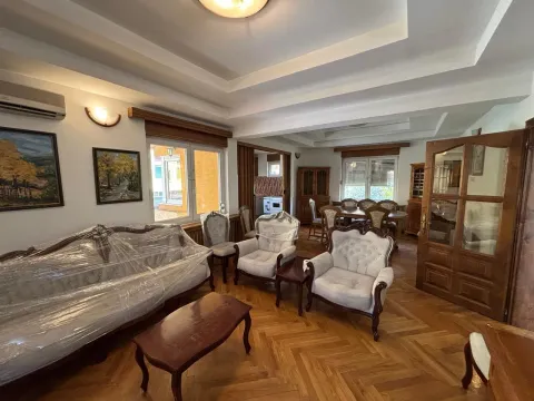 Izdavanje, kuća, 250m², Stari Aerodrom, Podgorica - image 5