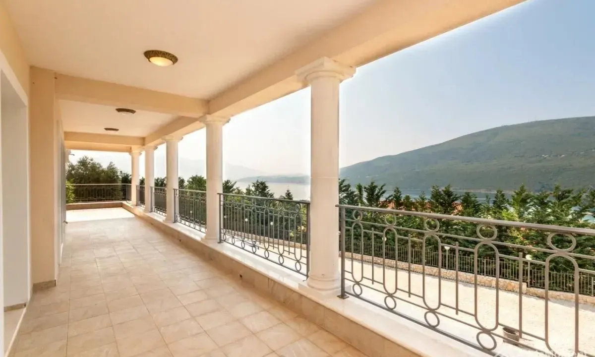 Prodaja, dvosoban stan, 158m², Herceg Novi, Crna Gora