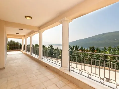 Sale, two bedroom apartment, 158m², Herceg Novi, Crna Gora