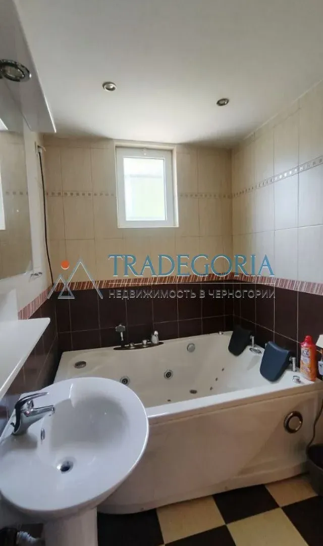 Prodaja, trosoban stan, 90m², Petrovac, Budva