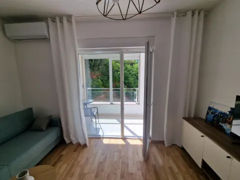 Izdavanje, jednosoban stan, 46m², Bečići, Budva - image 12