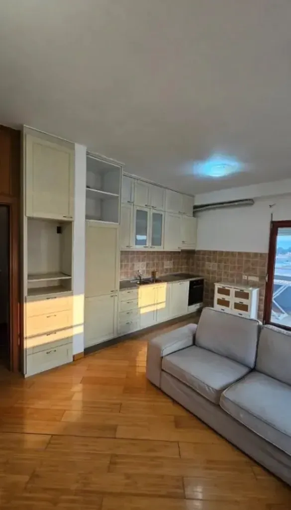 Izdavanje, dvosoban stan, 64m², Stari Aerodrom, Podgorica