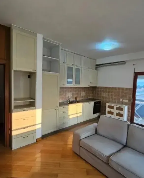 Izdavanje, dvosoban stan, 64m², Stari Aerodrom, Podgorica