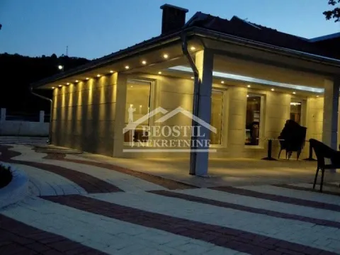 Prodaja, poslovni prostor, 1800m2, Ugrinovci, Gornji Milanovac Prodaja, poslovni prostor, 1800m2, Ugrinovci, Gornji Milanovac
