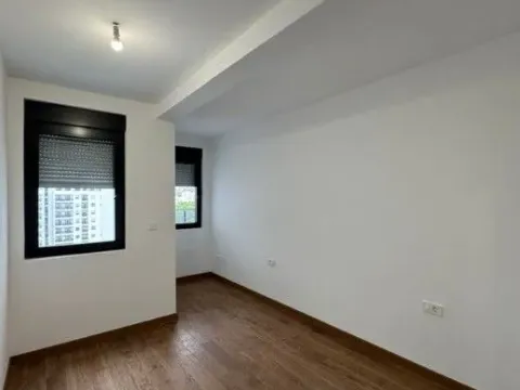 Izdavanje, trosoban stan, 64m², Tološka šuma, Podgorica - image 3