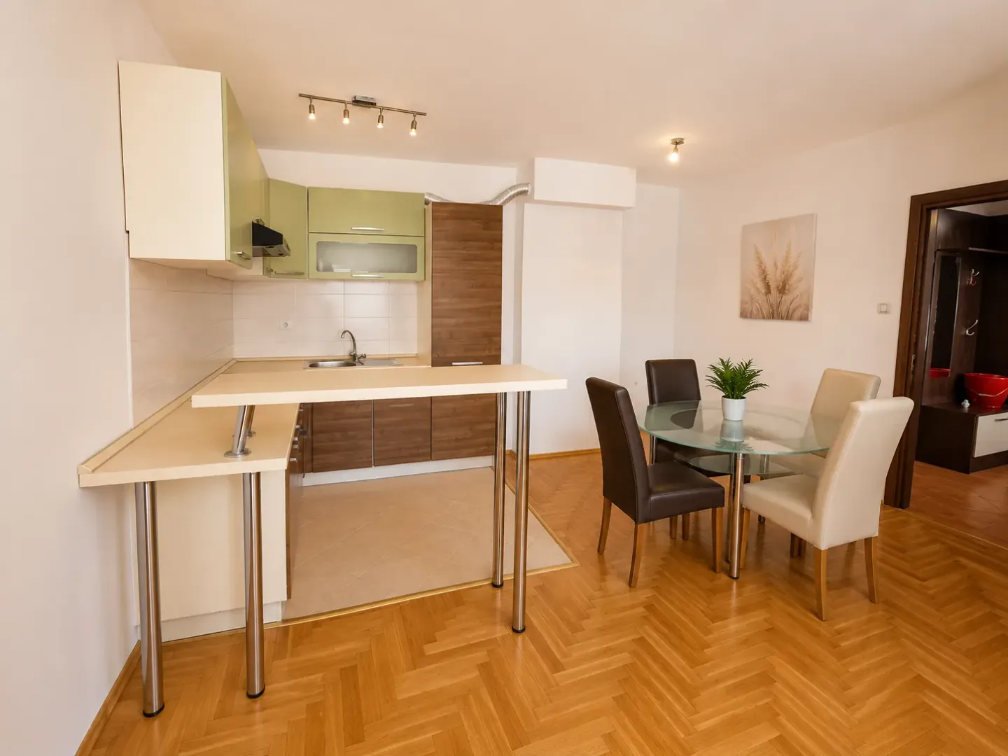 Prodaja, dvosoban stan, 56m², 1 maj, Podgorica