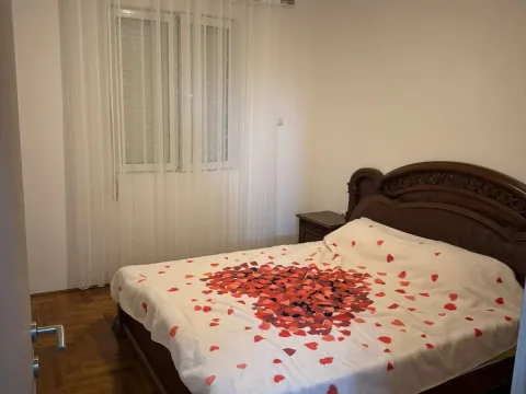 Izdavanje, dvosoban stan, 80m², Stari Aerodrom, Podgorica - image 3