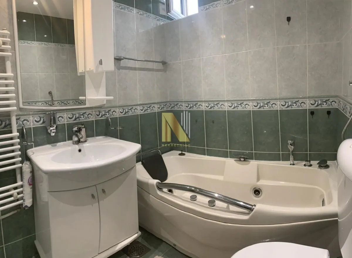 Izdavanje, trosoban stan, 130m², Grbavica, Novi Sad Sve Podlokacije