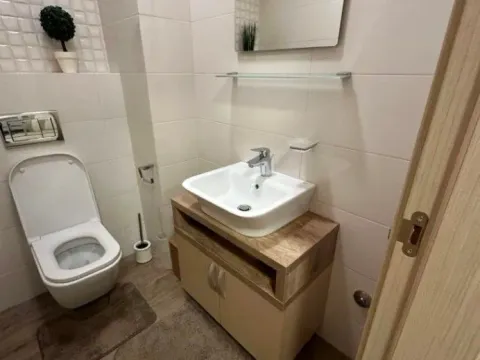 Izdavanje, dvosoban stan, 75m², City Kvart, Podgorica - image 9