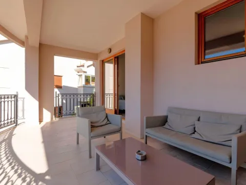 Prodaja, dvosoban stan, 106m², Dobrota, Kotor - image 2