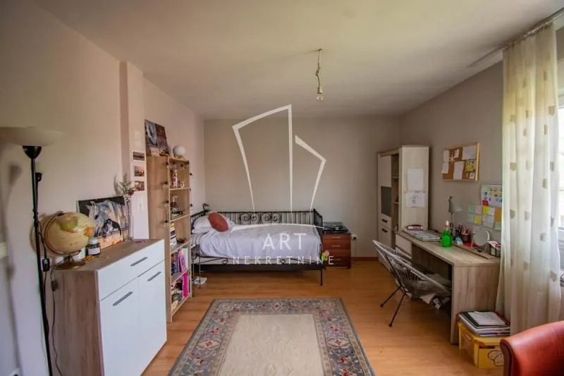 Sale, house, 238m², Petlovo Brdo, Beograd