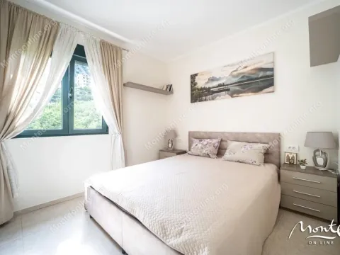 Sale, two bedroom apartment, 75m², Dobrota, Kotor - image 25