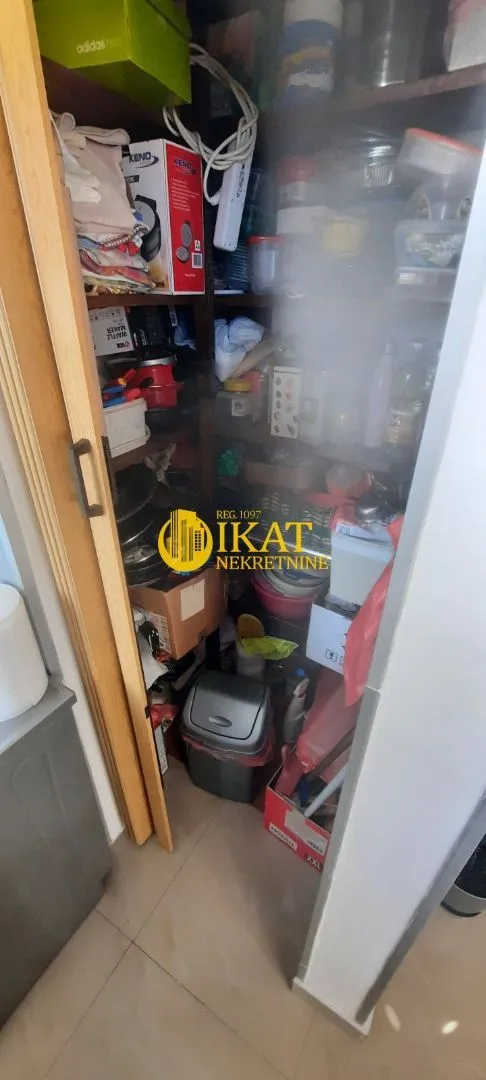 Prodaja, trosoban stan, 80m², Titel, Novi Sad