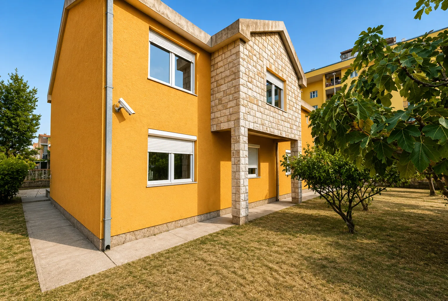 Izdavanje, kuća, 250m², Stari Aerodrom, Podgorica