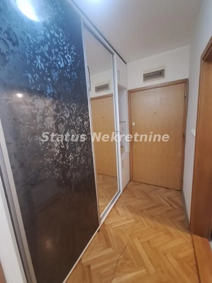 Izdavanje, jednosoban stan, 40m², Nova Detelinara, Novi Sad Sve Podlokacije