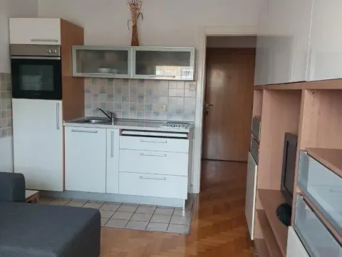 Izdavanje, garsonjera, 23m², Grbavica, Novi Sad Sve Podlokacije - image 6
