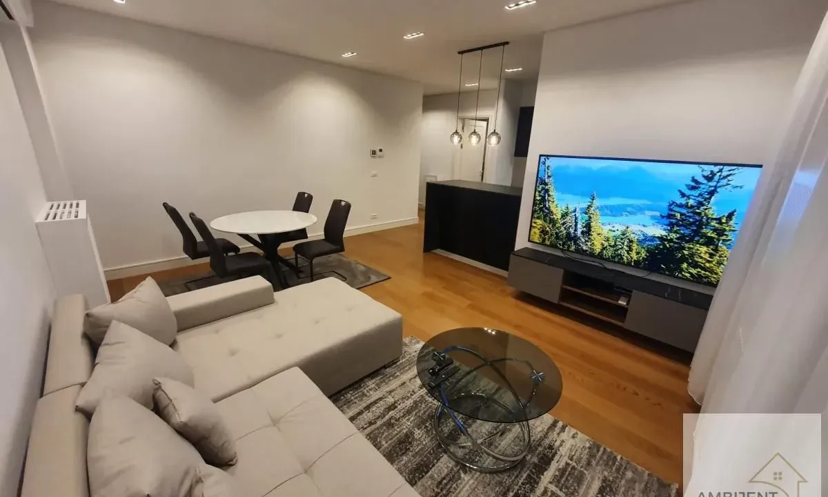 Izdavanje, dvosoban stan, 67m², Savski Venac, Beograd