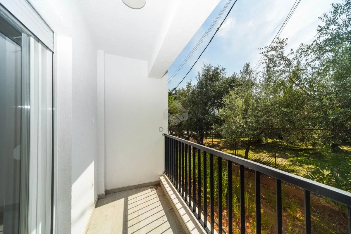 Unfurnished balcony with a view of greenery and trees.