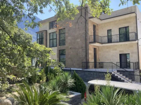 Prodaja, kuća, 428m², Orahovac, Kotor - image 2