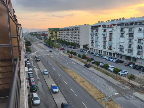 Izdavanje, trosoban stan, 60m², Stari Aerodrom, Podgorica - image 1