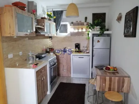 Izdavanje, kuća, 52m², Kotor, Crna Gora - image 9