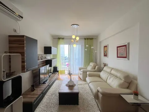 Sale, two bedroom apartment, 80m², Bečići, Budva - image 1