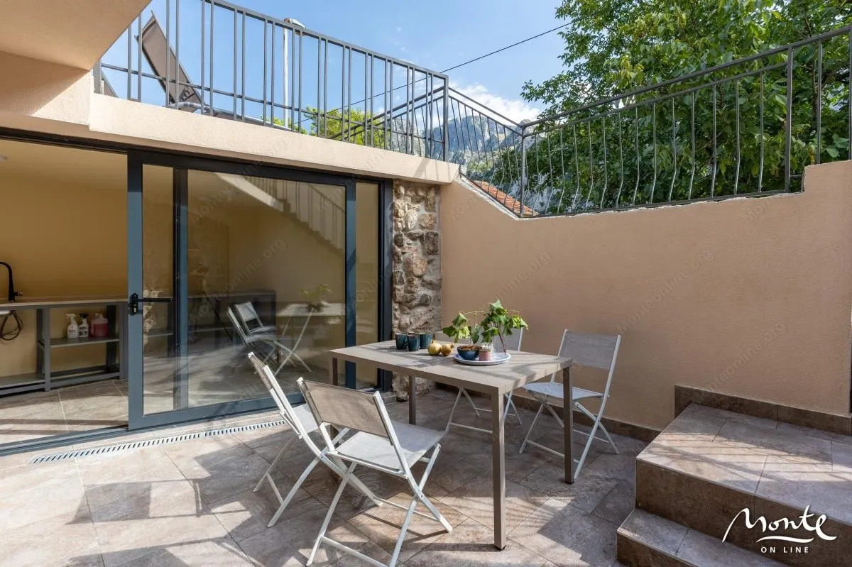 Sale, house, 110m², Kotor, Crna Gora