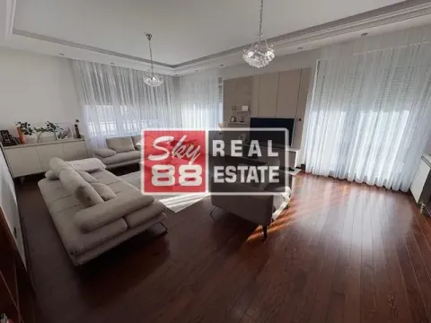 Izdavanje, četvorosoban stan, 134m², Savski Venac, Beograd - image 2