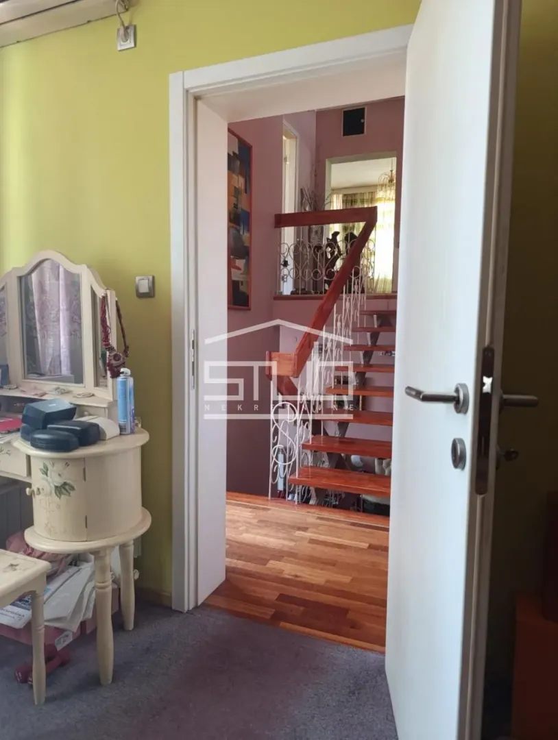 Sale, house, 500m², Golf Naselje, Beograd