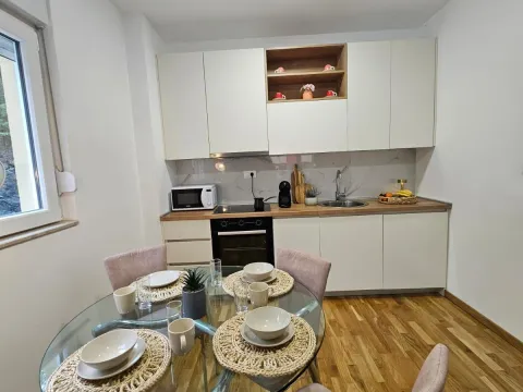 Izdavanje, jednosoban stan, 46m², Bečići, Budva - image 17