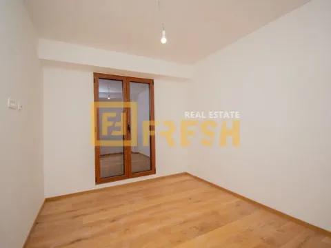 Izdavanje, četvorosoban stan, 150m², Centar, Podgorica - image 18