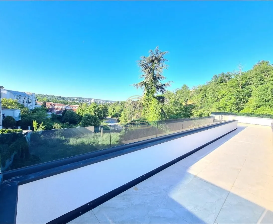 Izdavanje, trosoban stan, 200m², Savski Venac, Beograd