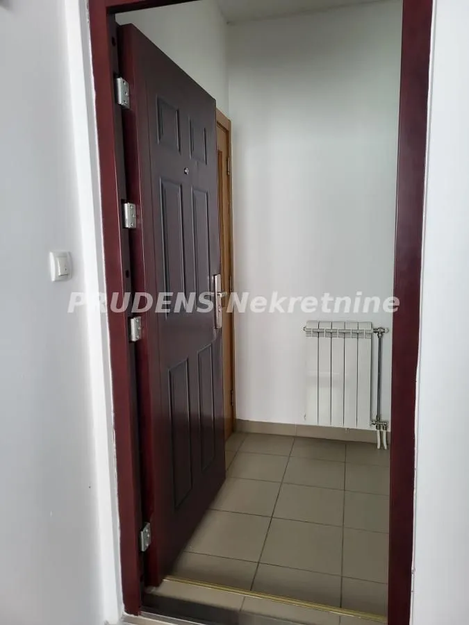 Izdavanje, jednosoban stan, 39m², Ledine, Beograd