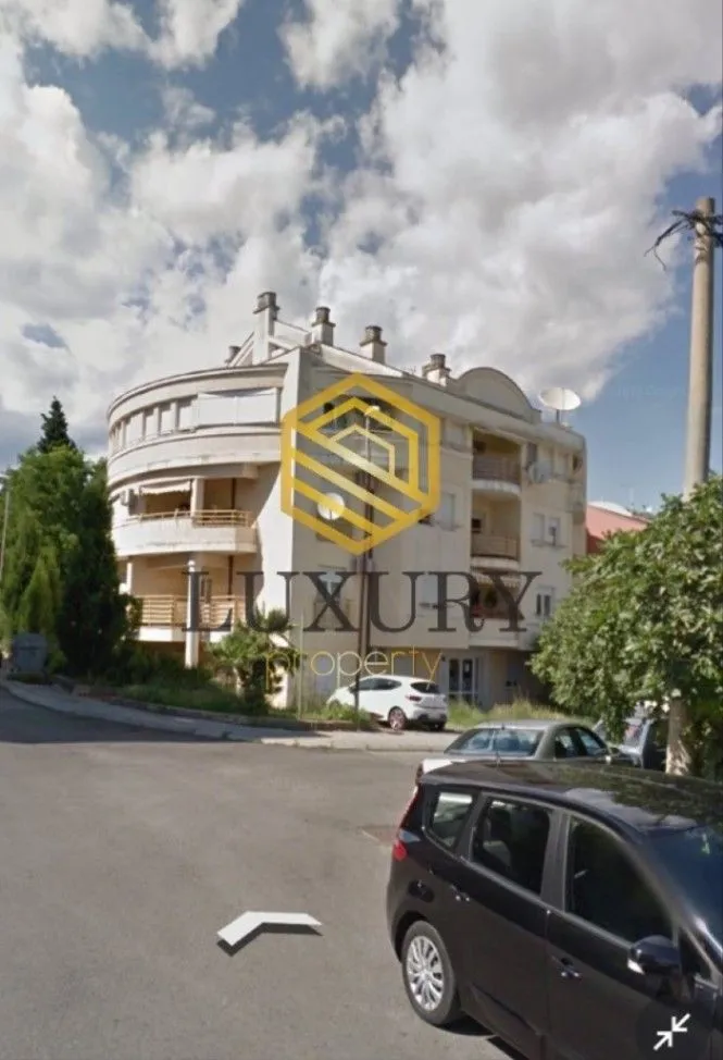 Izdavanje, trosoban stan, 125m², Gorica C, Podgorica