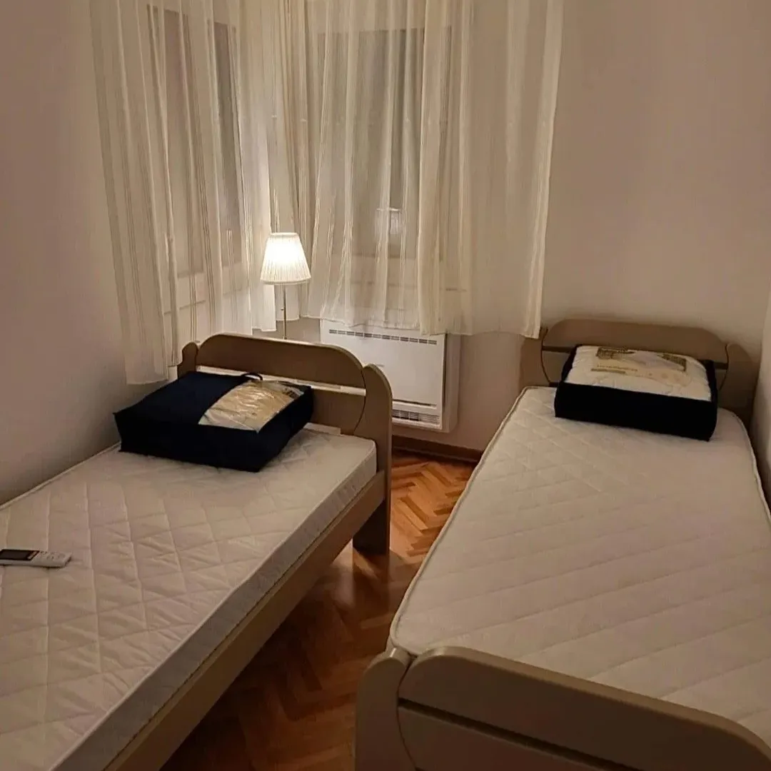 Izdavanje, dvosoban stan, 66m², Centar, Tivat