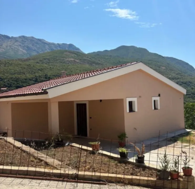 Rent, house, 100m², Sutvara, Kotor
