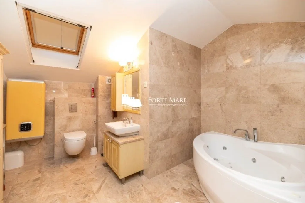 Sale, three bedroom apartment, 123m², Pržno, Budva