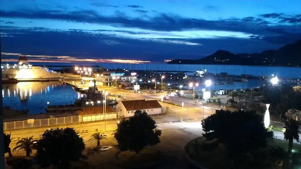 Prodaja, trosoban stan, 71m², Centar, Bar